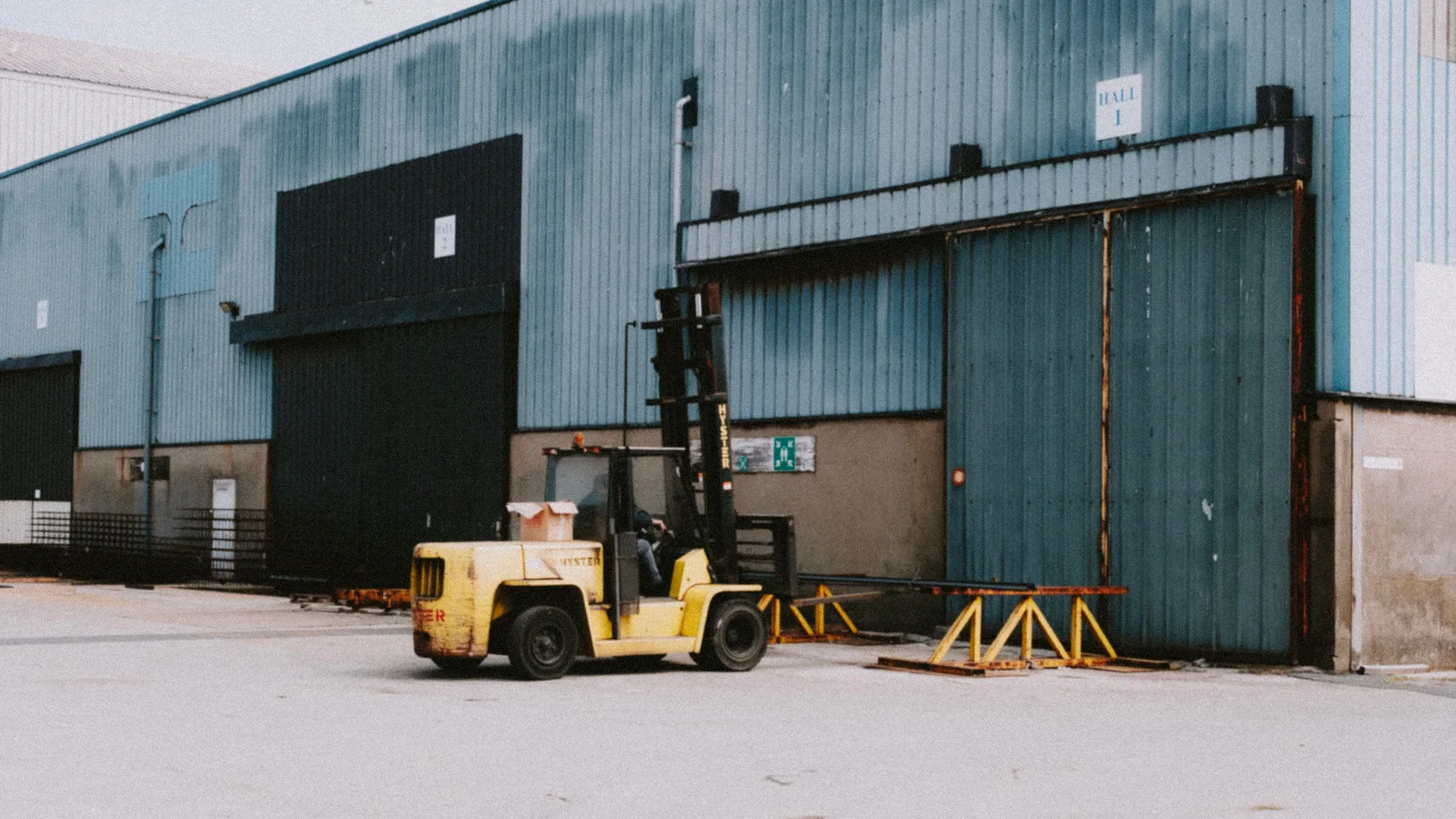 Forklift ve depo ekipmanı servisi